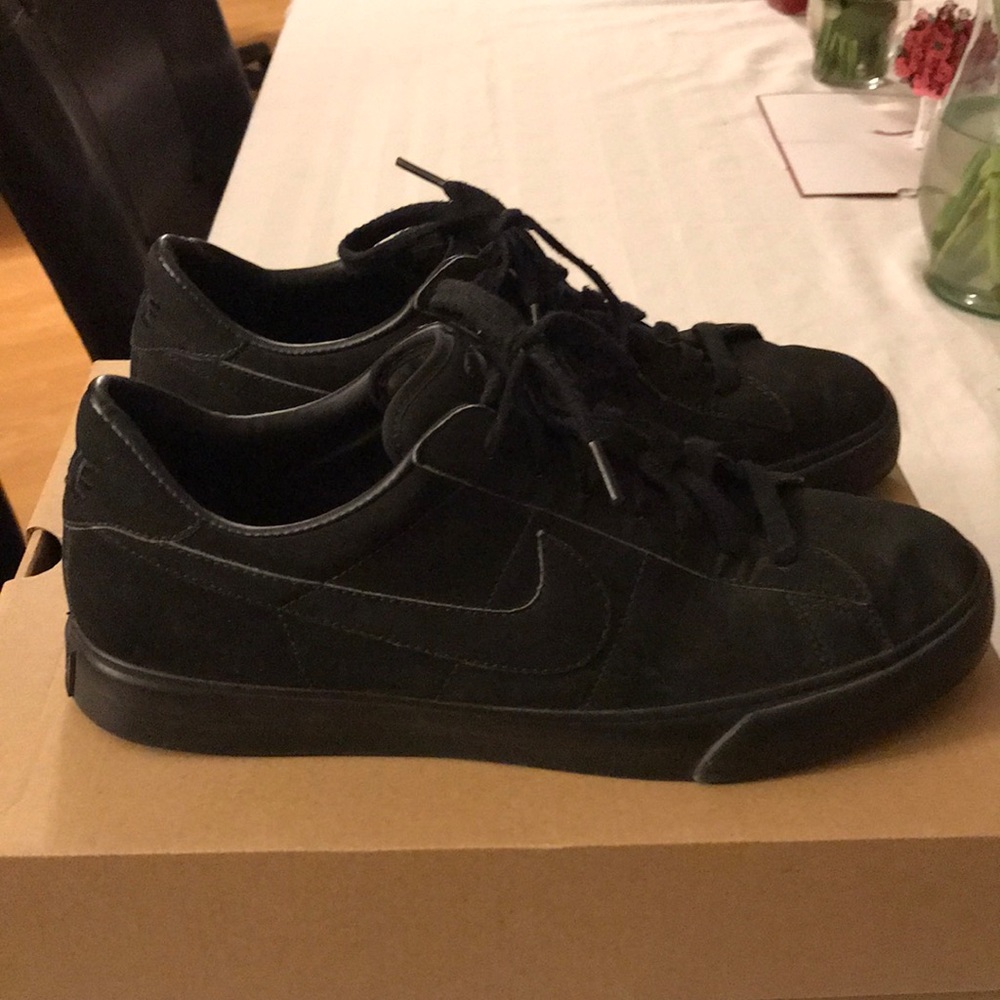 Nike men’s sneaker size 9.5 almost new